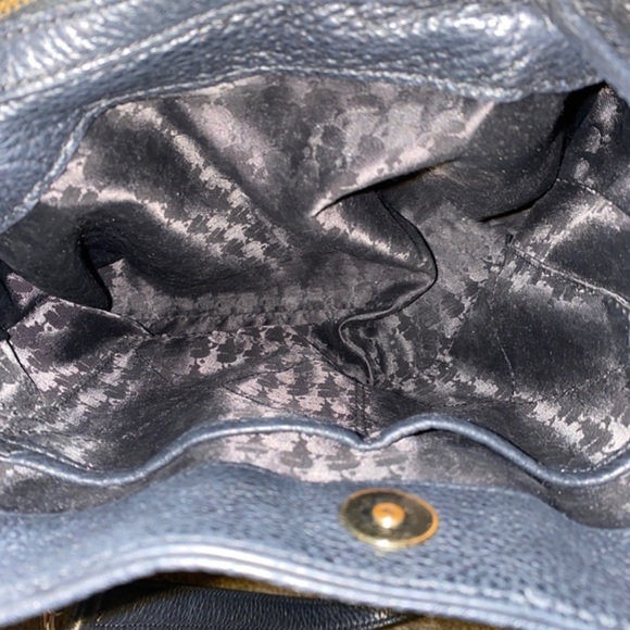 Karl Lagerfeld Paris Flow Embossed Black Medium Sized Purse - Picture 6 of 12